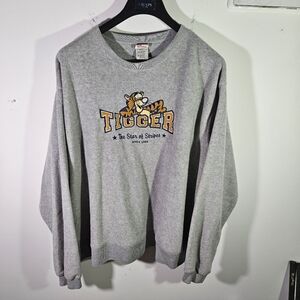 2000's Disney Tigger Embroidered Grey Fleece Crewneck Pullover Sweatshirt!